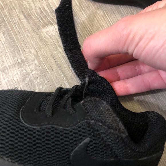 Nike toddler sneaker size 5c, black - Picture 7 of 8